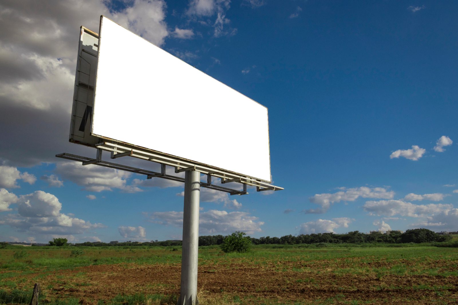 Za oglaševanje so tudi jumbo plakati lahko odlično dopolnilo digitalnemu marketingu